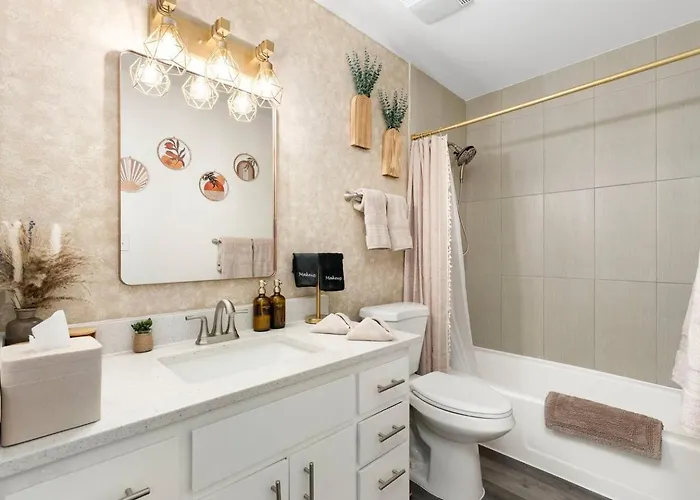 Apartment Stylish Swimming Pool, King Bed! -