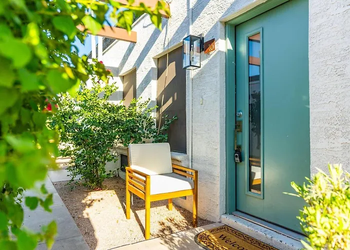 Stylish Swimming Pool, King Bed! - Tempe