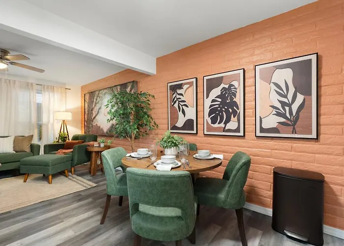 Stylish Swimming Pool, King Bed! - Apartment