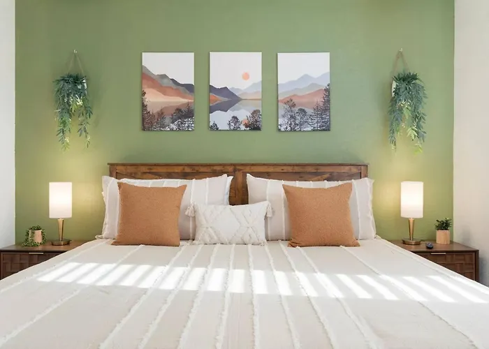 Stylish Swimming Pool, King Bed! - * Tempe