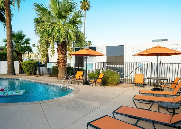Stylish Swimming Pool, King Bed! - *